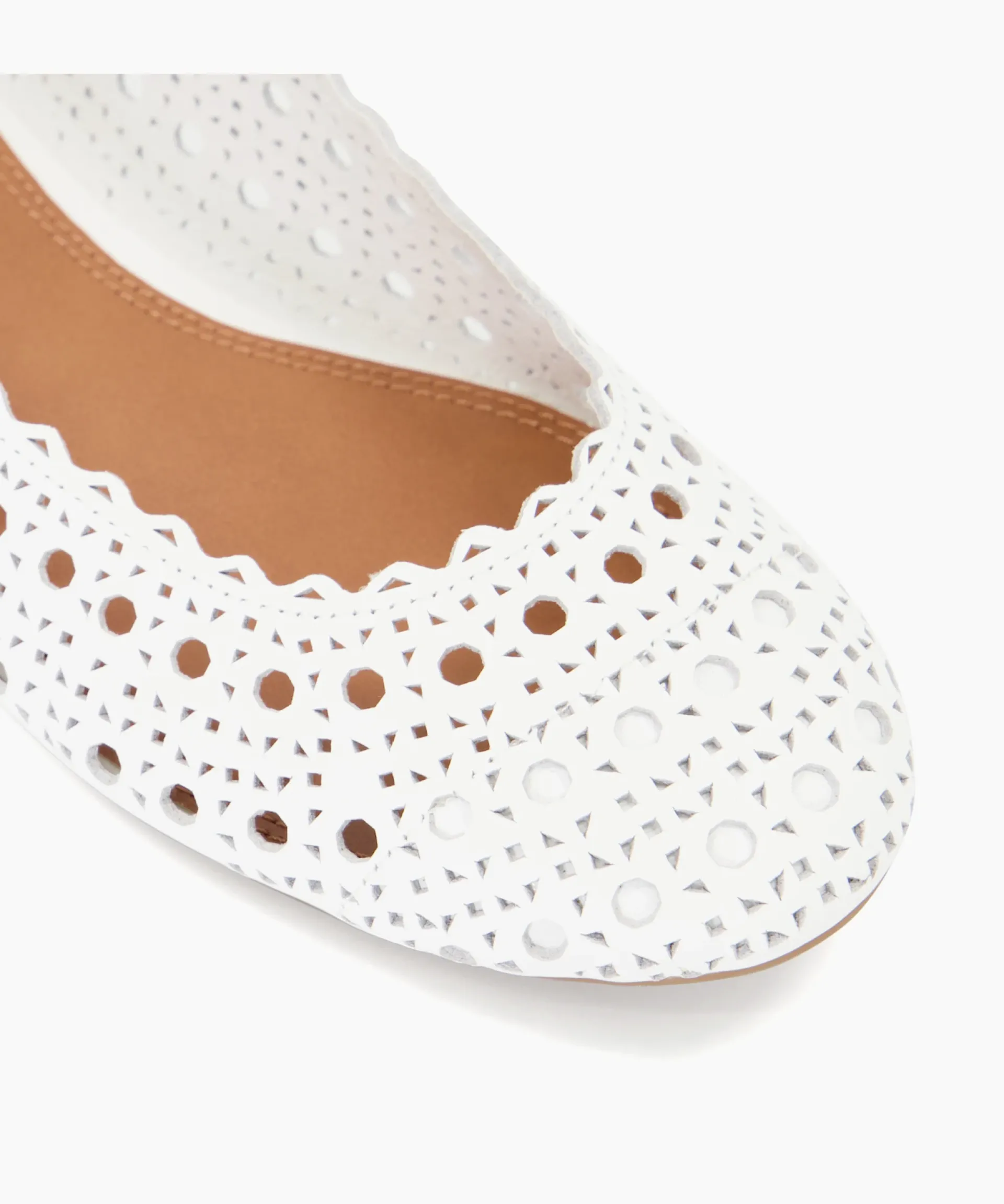 Dune London Ballet Pumps>Harlows - White